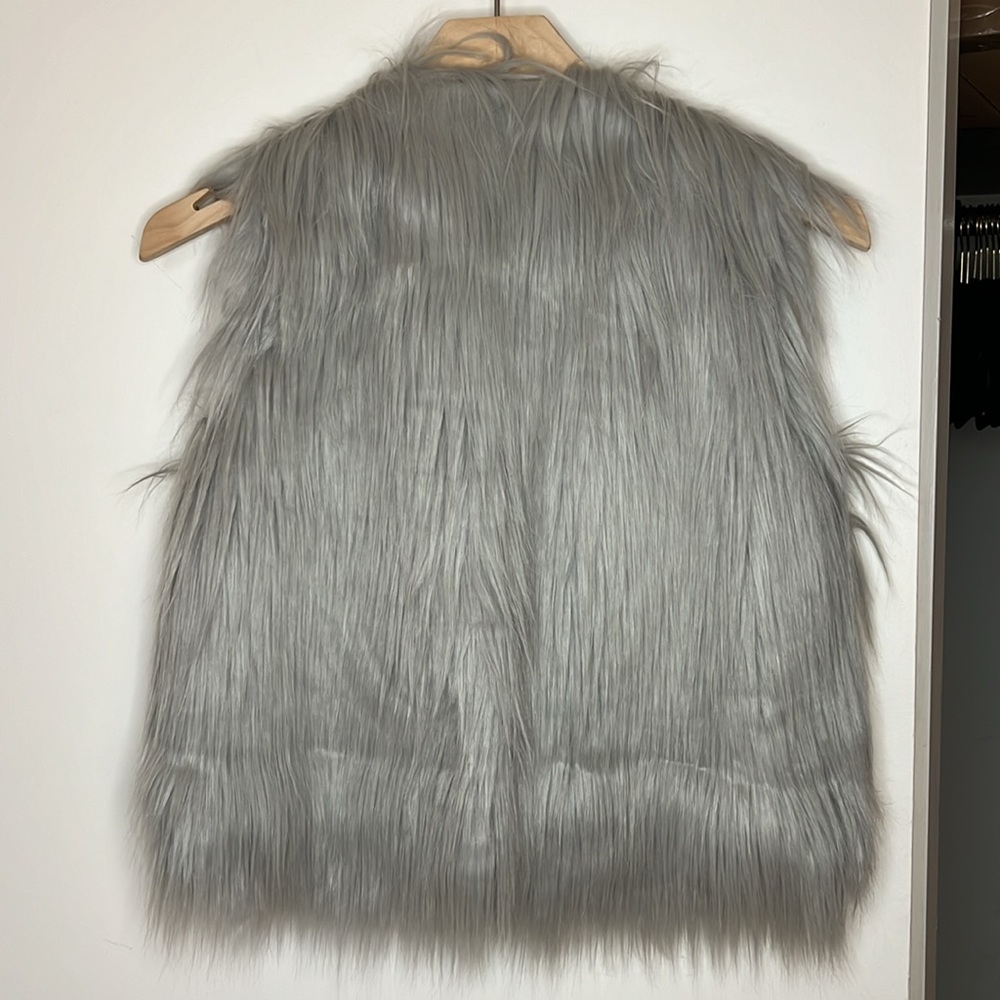 Elie Tahari Faux Fur Vest - Picture 2 of 12